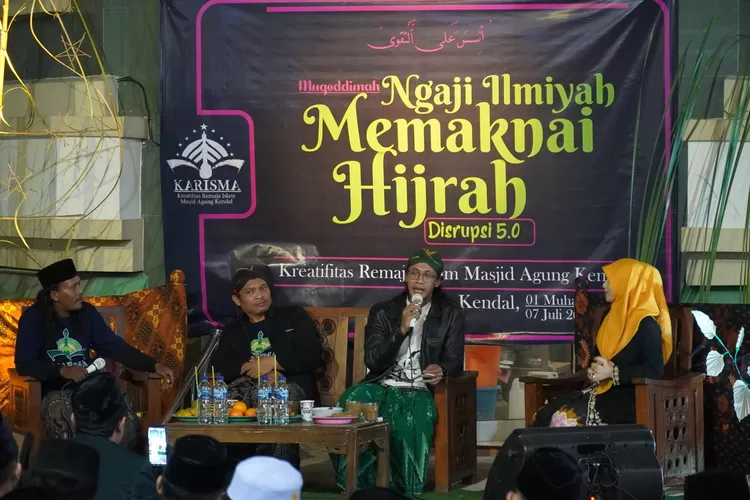 Ngaji ilmiah memaknai hijrah disrupsi 5.0 di halaman masjid Agung Kendal.  (istimewa)