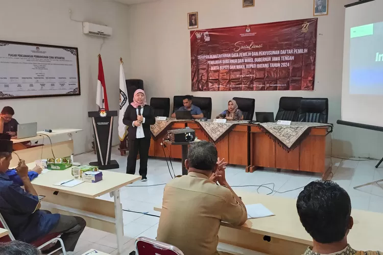 Sosialisasi Tahapan Pemutakhiran Data Pemilih dan Penyusunan Daftar Pemilih yang digelar pada Selasa, 9 Juli 2024, di Aula Kantor KPU Kabupaten Batang. (Muslihun kontributor Batang)