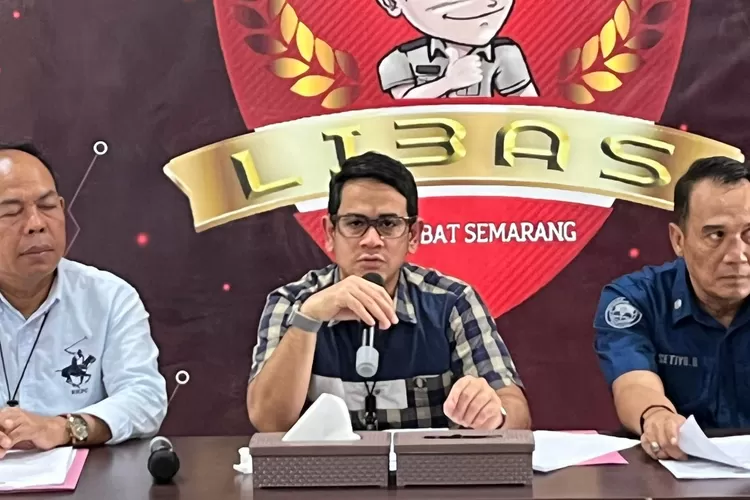 Kasatreskrim Polrestabes Semarang Kompol Andika Dharma Sena menjelaskan jika kasus piagam palsu di Semarang masih dalam penyelidikan.  (Ayosemarang.com/ Audrian Firhannusa)