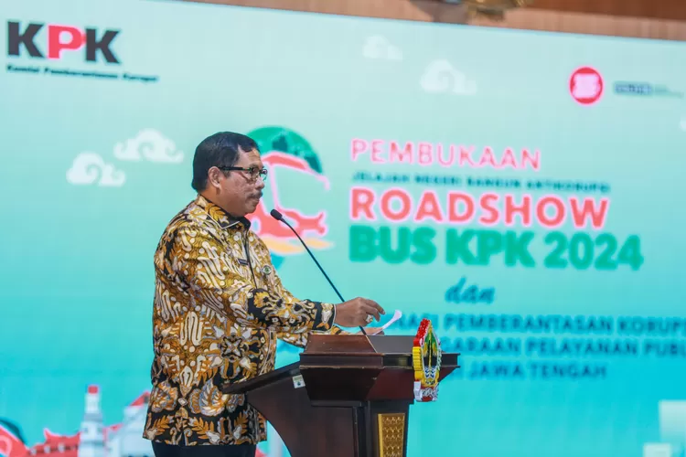 Pj Gubernur Jateng Nana Sudjana saat pembukaan Roadshow Bus KPK dan Rakor Pemberantasan Korupsi di Gedung Gradhika Bhakti Praja, Semarang, Kamis, 11 Juli 2024. (dok Humas Jateng.)