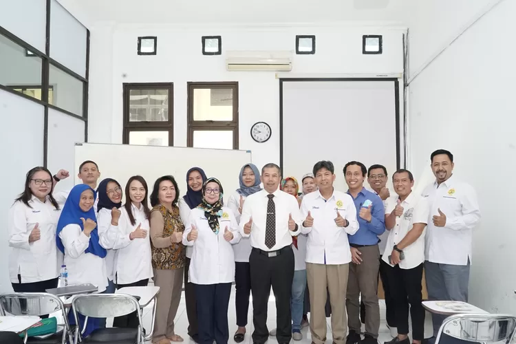 Para dosen Universitas Semarang (USM) mendapatkan pelatihan bahasa Inggris  (USM)