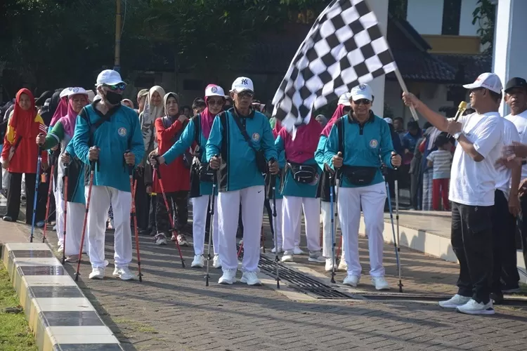 Jalan Sehat HUT Koperasi Ke-77 di Kabupaten Batang (istimewa)