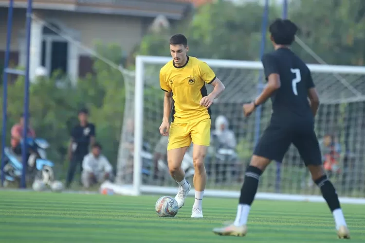Pemain asing baru PSIS Semarang Joao Ferarri dinilai bakal jadi tembok tangguh di lini belakang.  (PSIS)