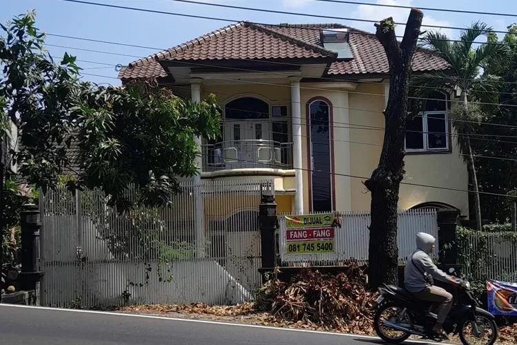 Rumah yang diacak-acak YouTuber dan TikTokers di Semarang.  (Ayosemarang.com/ Audrian Firhannusa)