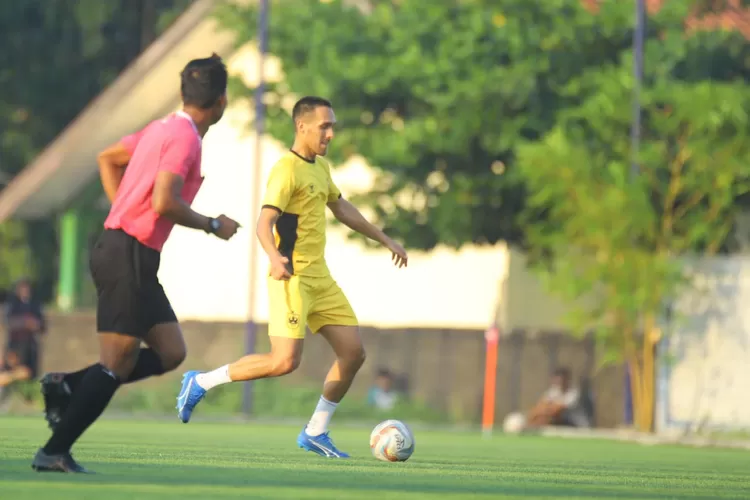 Lucas Barreto dinilai bisa jadi partner untuk Boubakary Diarra di lini tengah. (PSIS)