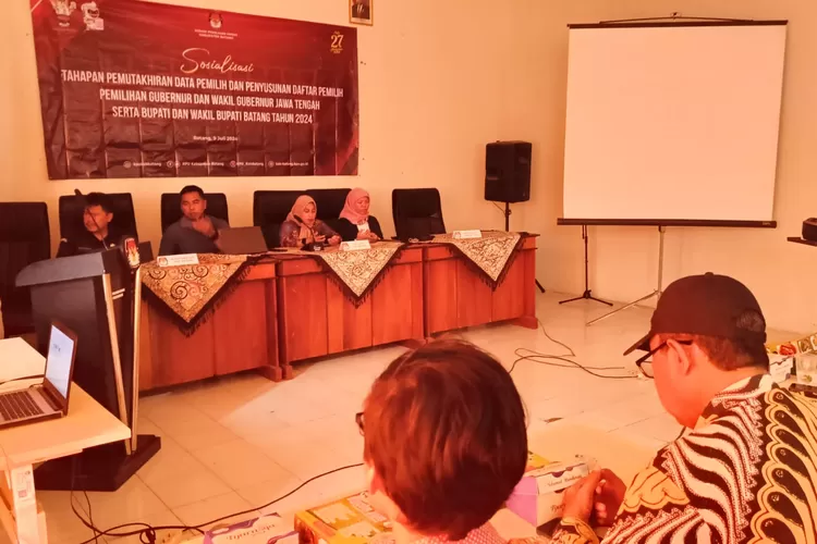 Sosialisasi tahapan pemutakhiran data pemilih dan penyusunan data pemilih Pilkada 2024 KPU Batang.  (Muslihun kontributor Batang)
