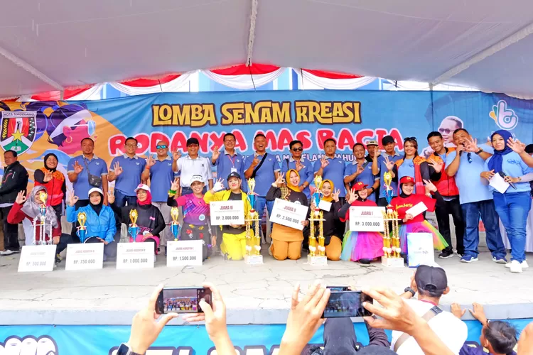 Lomba Senam Kreasi Rodanya Mas Bagia  di Alun-alun Kota Magelang, belum lama ini. (dok Bank Jateng.)