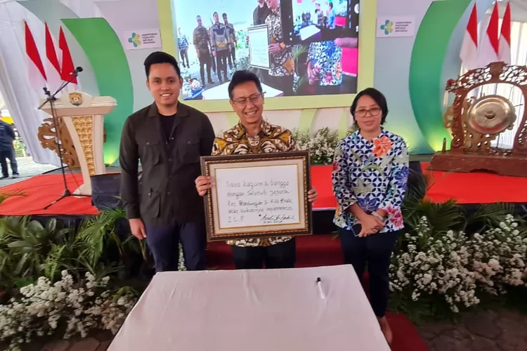 Menkes RI bersama Bupati Kendal saat berkunjung ke Puskesmas Plantungan Jumat 19 Juli 2024.  (edi prayitno/kontributor Kendal)