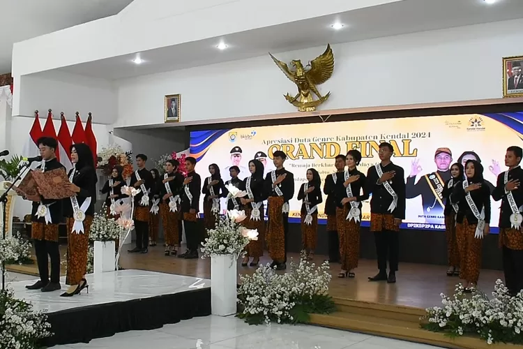 Finalis Duta Genre Kabupaten Kendal dalam Grand Final Apresiasi Duta Genre Kabupaten Kendal 2024 di Pendopo Tumenggung Bahurekso, pada 20 Juli 2024.  (edi prayitno/kontributor Kendal)