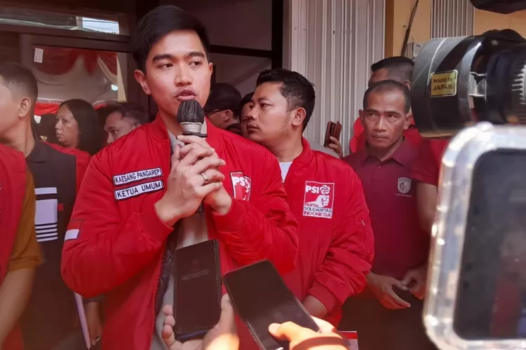 Ketua PSI Kaesang Pangarep saat di Semarang.  Kaesang sudah mulai pede bicara maju jadi calon gubernur Jateng.  (Ayosemarang.com/ Audrian Firhannusa)