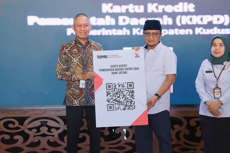 Bank Jateng bekerja sama dengan Pemerintah Kabupaten Kudus meluncurkan Kartu Kredit Pemerintah Daerah (KKPD) QRIS bertempat di Pendopo Kabupaten Kudus, Jumat 19 Juni 2024. (dok Bank Jateng.)
