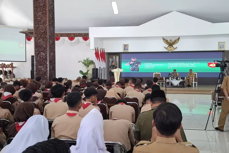 Sosialisasi tentang Pencegahan Perundungan, Kekerasan dan Intoleransi bagi Satuan Pendidikan di Pendopo Tumenggung Bahurekso.  (edi prayitno/kontributor kendal)