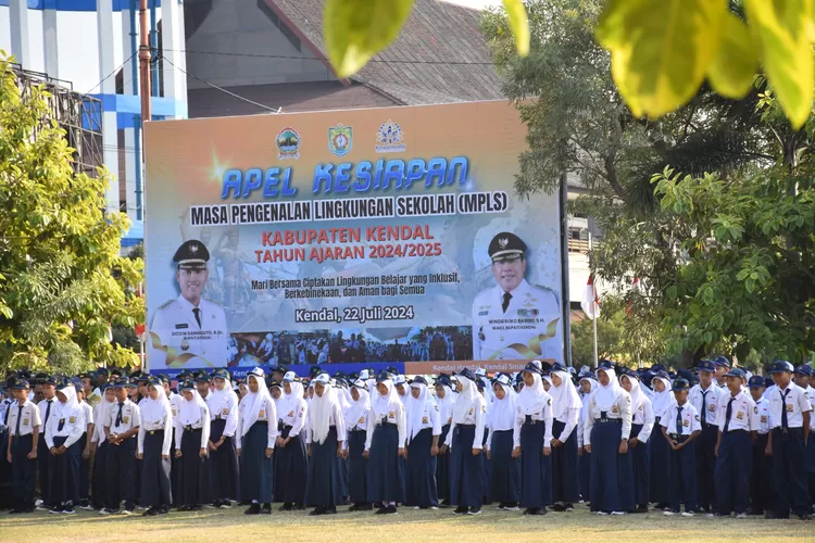 Apel kesiapan MPLS di alun-alun Kendal mengawali tahun pelajaran baru 2024-2025.  (edi prayitno/kontributor Kendal)