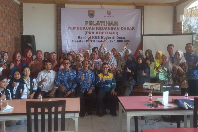 Jajaran PT BPI dan Kepala Dinas Disperindakop Batang dan paar peserta foto bersama. Foto: Istimewa.