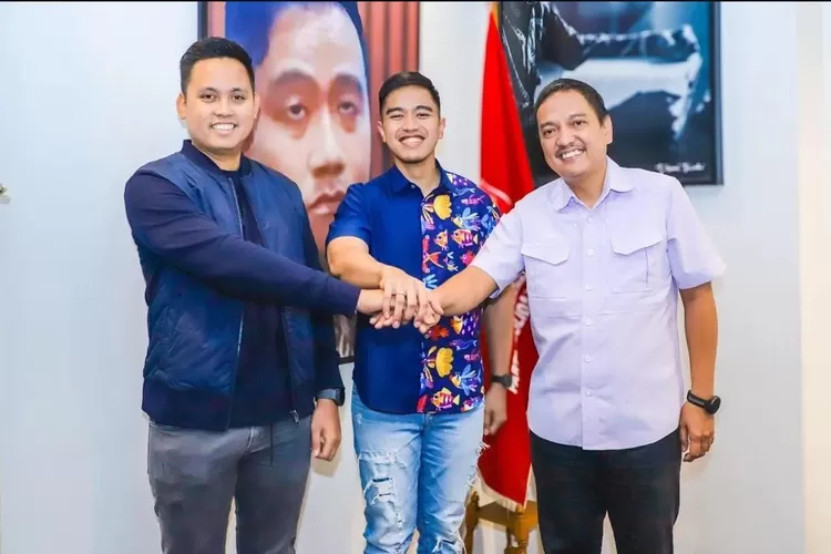 Dua calon Wali Kota Semarang Yoyok Sukawi dan Dico Ganinduto saat bertemu ketua PSI Kaesang Pangarep. Yoyok menuturkan bakal segera melakukan deklarasi.  (Instagram Yoyok Sukawi)