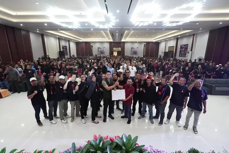 Ribuan anggota Bolone Mase deklarasi dukungan kepada Dico Ganinduto untuk Pilwalkot Semarang.  (Ayosemarang.com/ Audrian Firhannusa)