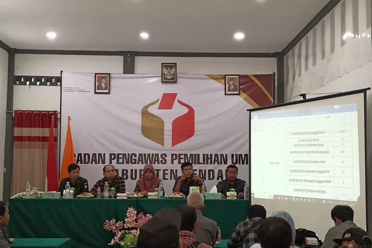 Bawaslu Kendal memberikan keterangan terkait pelaksanaan pengawasan coklit.  (edi prayitno/kontributor Kendal)