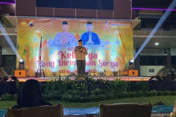 Kapolres Batang, AKBP Nur Cahyo dalam acara Tabligh Akbar yang dihadiri Ustaz Wijayanto (istimewa)
