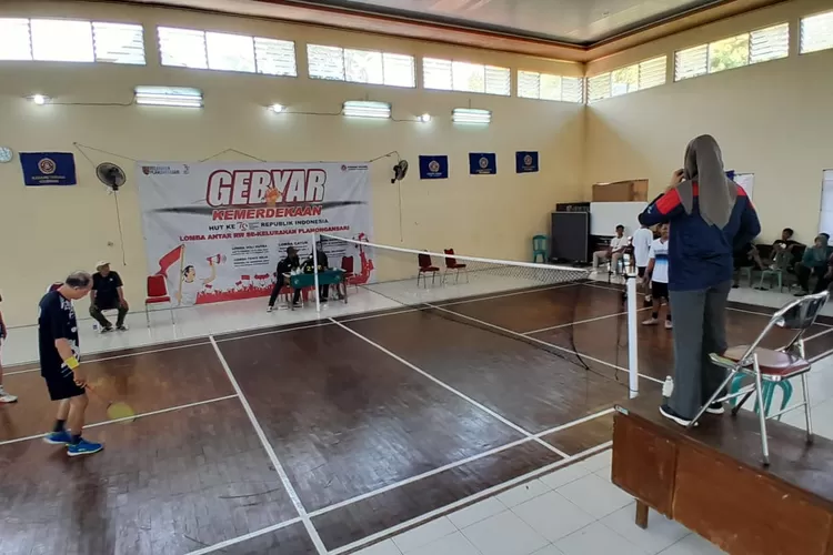 Salah satu momen perlombaan yang diselenggarakan oleh Karang Taruna Mekarsari Plamongansari Semarang. (Ayosemarang.com/ Audrian Firhannusa)