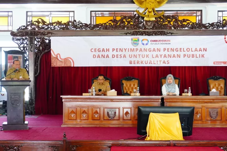 Pj Sekda Batang Ari Yulianto saat sambutan di acara Sosialisasi Pencegahan Penyimpangan Pengelola Dana Desa. (Muslihun kontributor Batang)