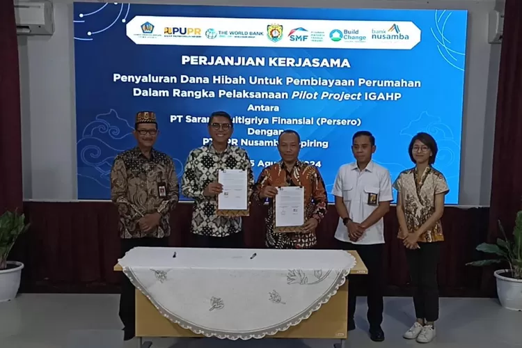 Penandatanganan kerjasama penyaluran dana hibah pembiayaan rumah program IGAHP antara PT SMF dengan PT BPR Nusamba Cepiring.  (edi prayitno/kontributor Kendal)