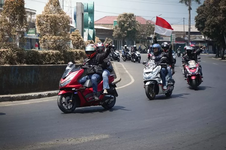 79 Bikers Honda PCX Jateng Convoy Merdeka 79 KM Rayakan Hari Kemerdekaan