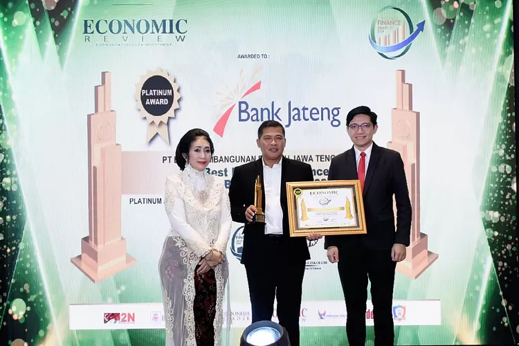 Bank Jateng meraih penghargaan bergengsi sebagai The Best Indonesia Finance &ldquo;Bank &ndash; BPD Company&rdquo; 2024.  (dok Bank Jateng.)
