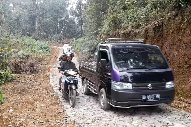 Jalan jalur baru hasil TMMD di Desa Pacet kini bisa dilalui kendaraan bermotor, baik roda dua maupun roda empat. (Istimewa )