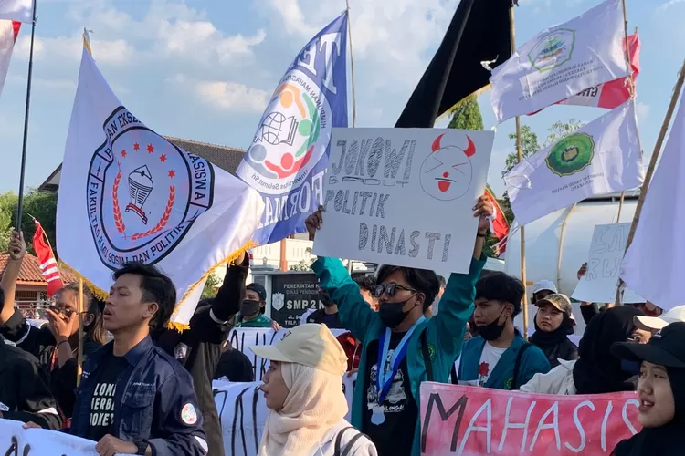 Ilustrasi - Mau ikut demo? Jangan lupa bawa perlengkapan penting seperti masker, odol, dan air minum agar tetap aman selama unjuk rasa. (edi prayitno/kontributor kendal)