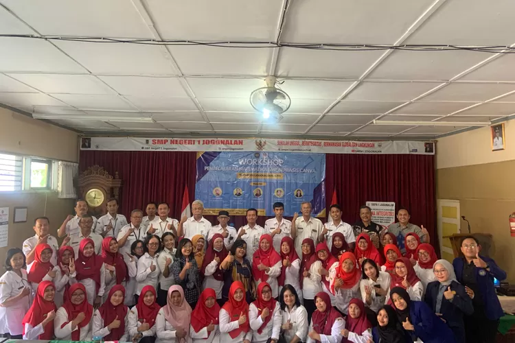Workshop Pembuatan Media Pembelajaran Matematika SMP Berbasis Canva sukses dilaksanakan di Aula SMPN 1 Jogonalan, Klaten.  (dok)