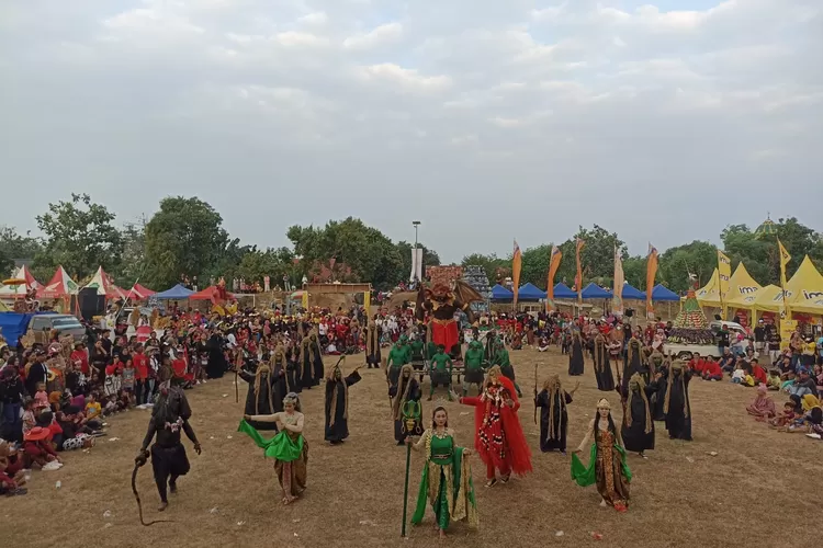 &nbsp;  Salah satu penampilan warga dalam karnaval budaya di Bodri Culture Festival 2024 Sabtu 31 Agustus 2024.  (edi prayitno/ kontributor Kendal)