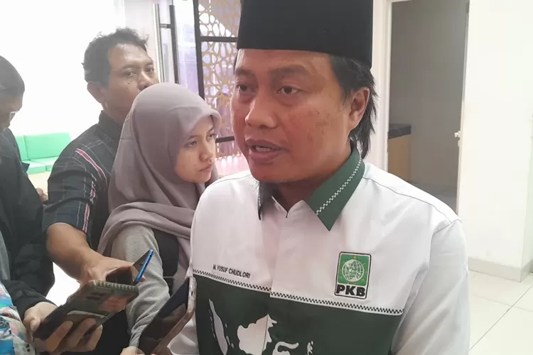 Ketua DPW PKB Jateng, Yusuf Chudlori meminta Dico Ganinduto jadi kader PKB.  (Ayosemarang.com/ Audrian Firhannusa)