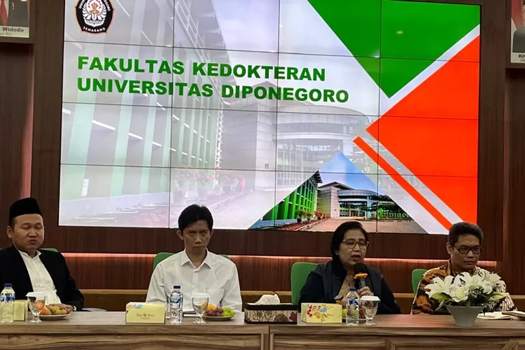 Komisi IX DPR RI, Irma Suryani saat berdialog dengan pihak FK Undip dan Rumah Sakit Kariadi untuk membahas polemik praktik PPDS Anestesi.  (Ayosemarang.com/ Audrian Firhannusa)