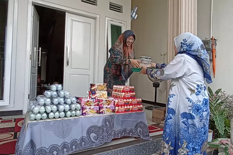 warga menggelar tradisi weh-wehan peringati maulud nabi (edi prayitno/kontributor kendal)