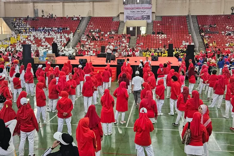 Ribuan pegiat dan penggiat olahraga dari berbagai daerah tumpah ruah di lapangan indoor kompleks GOR Jatidiri Semarang, Sabtu 21 September 2024. (arri widiarto)