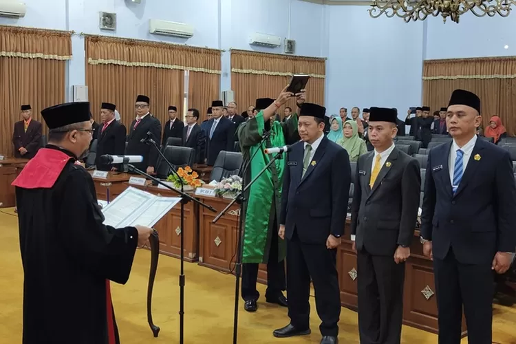 Pengambilan sumpah Ketua dan wakil DPRD Kabupaten Batang untuk periode 2024-2029. (Kontributor Batang/Muslihun)