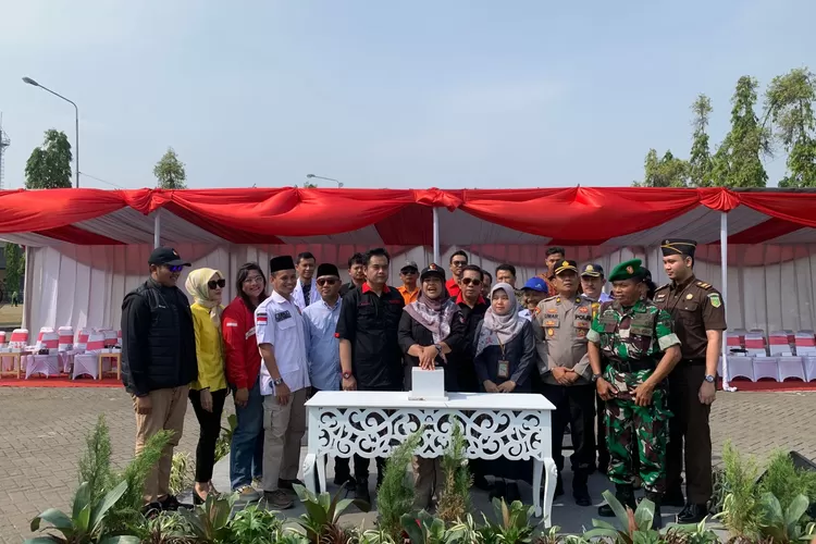 Apel siaga pengawasan kampanye pemilihan serentak tahun 2024 di Halaman stadion Kebondalem Kendal selasa 24 september 2024.  (edi prayitno/kontributor kendal&nbsp;)