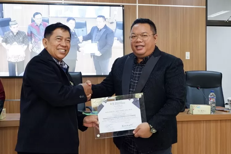 etua DPD Ikadin Jateng, Dr Aan Tawli SH, MH saat menjadi narasumber dalam Seminar Hukum Nasional di USM.