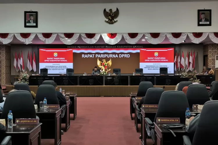 Rapat paripurna dengan agenda pengumuman pimpinan definitif DPRD Kendal jumat 27 september 2024.  (edi prayitno/kontributor Kendal)