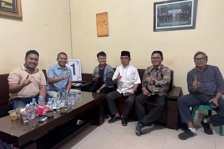 Tim Promedia saat audensi dengan Fauzi Fallas, calon Bupati Batang. (promedia)
