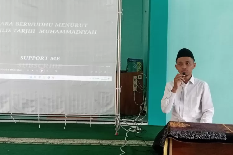 Bimbingan wudhu di Masjid RSDI Kendal yang diikuti seluruh karyawan RSDI Kendal.  (dokumen)