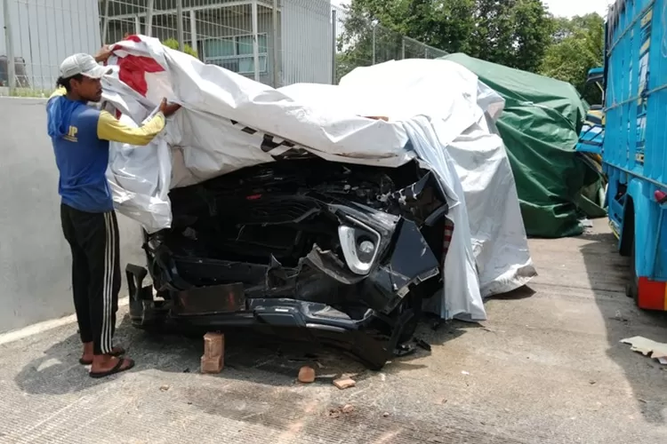 Kondisi mobil Fortuner yang ditumpangi Kapolres Boyolali, AKBP Muhammad Yoga. (Muslihun/Kontributor Batang)