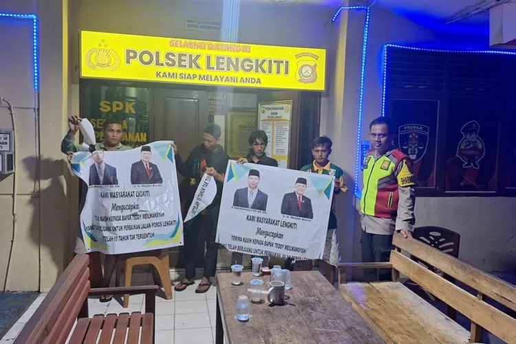 Baliho Bergambar Teddy Meilwansyah Dirusak Oknum Suruhan