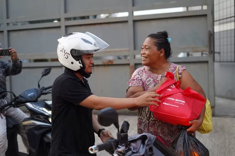 Honda Community Jateng Berbagi Paket Sembako di Semarang