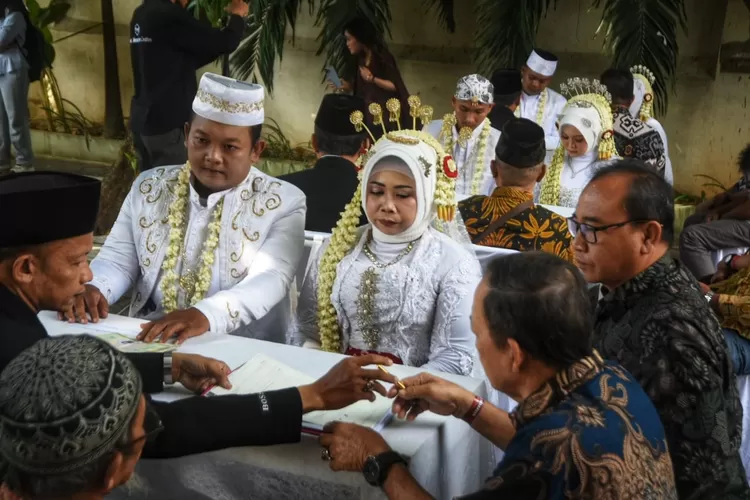Prosesi nikah massal di Semarang. Kemenag minta calon pengantin untuk mengikuti Binwin sebelum menikah. (Ayosemarang.com/ Audrian Firhannusa)