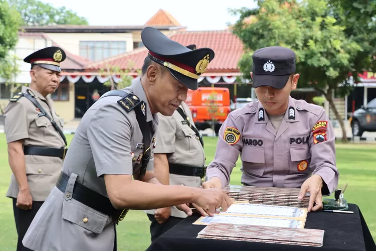 Perwira Polres Kendal yang melaksanakan sertijab&nbsp; Selasa 8 oktober 2024.  (edi prayitno/kontributor kendal)