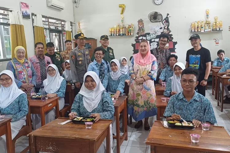 Progam Makan Bergizi Gratis di Semarang. Mbak Ita peringatkan soal pasokan bahan makanan. (Istimewa)