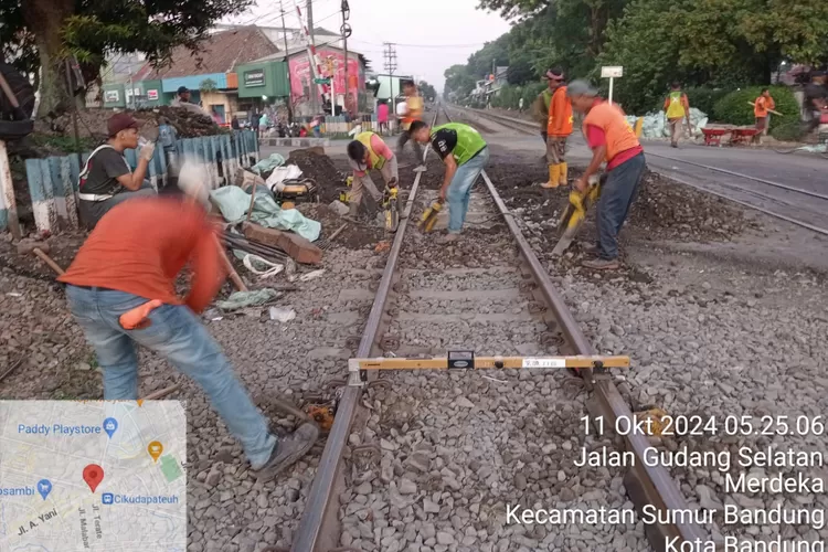 Perbaikan Rel di Perlintasan Jalan Ahmad Yani Bandung, PT KAI Pastikan Keamanan Pengguna Jalan