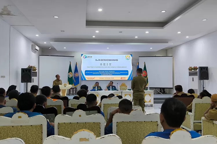 Pj Sekda Kendal saat meresmikan Sistem Komunikasi dan Informasi Kebakaran (SKIK), di Ruang Abdi Praja Setda Kendal, Senin, 14 Oktober 2024.  (edi prayitno/kontributor Kendal)