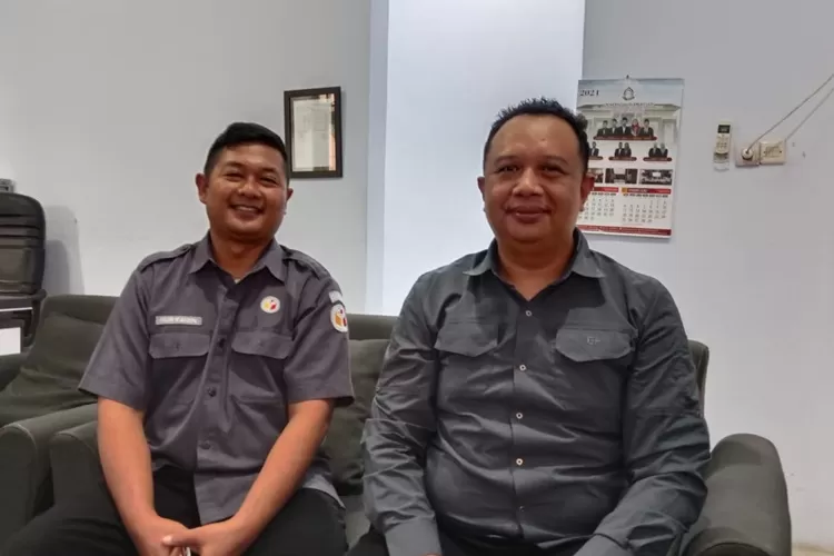 Mahbrur, Ketua Bawaslu Batang menanggapi kontroversi APK Pilkada Batang 2024 tak ada kata 'Calon' . (Muslihun/Kontributor Batang)